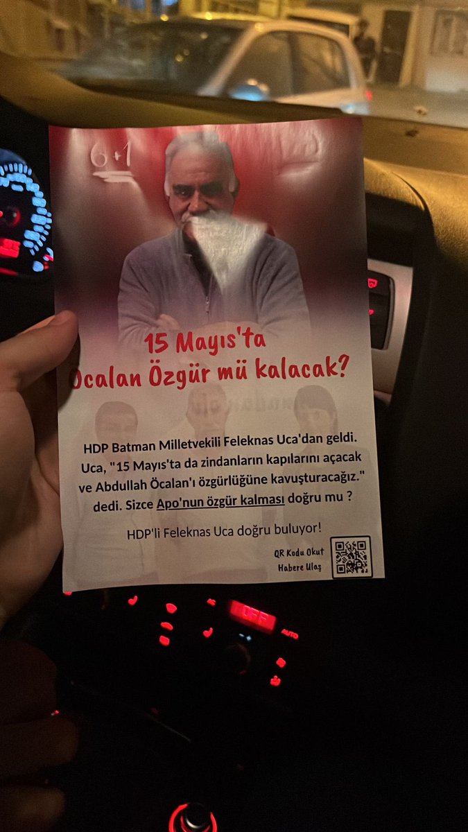 Broşürlerde 15 Mayıs'ta PKK lideri Abdullah Öcalan'ın serbest bırakılacağı savunuldu.