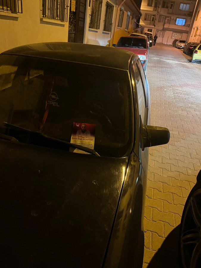 Broşürler araçlara bırakıldı.