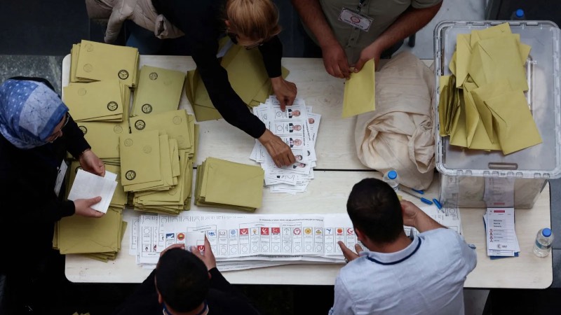 28. Dönem Milletvekili Genel Seçimi, ilklere de sahne oldu. Bazı kentlerde, ilk kez kadın milletvekili seçildi. 