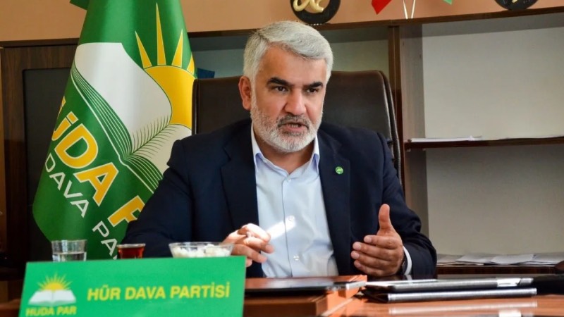 AKP listelerinden Meclis'e giren HÜDA Par Genel Başkanı Zekeriya Yapıcıoğlu'nun "Ey Kürdistan artık sahibin var. Yükselt sesini" ifadelerinin yer aldığı videoyu takipçileriyle paylaşan Ezhel şunları söyledi: