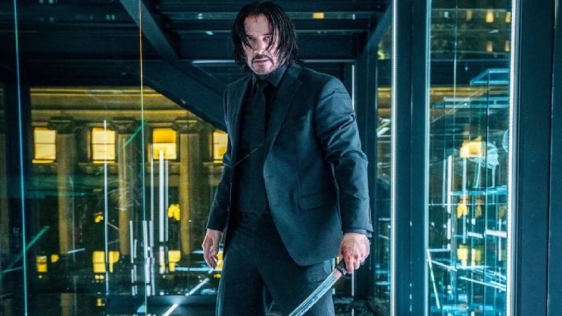 John Wick serisinde Keanu Reeves, Donnie Yen, Bill Skarsgård, Laurence Fishburne, Ian McShane ve hayatını kaybeden Lance Reddick rol aldı.