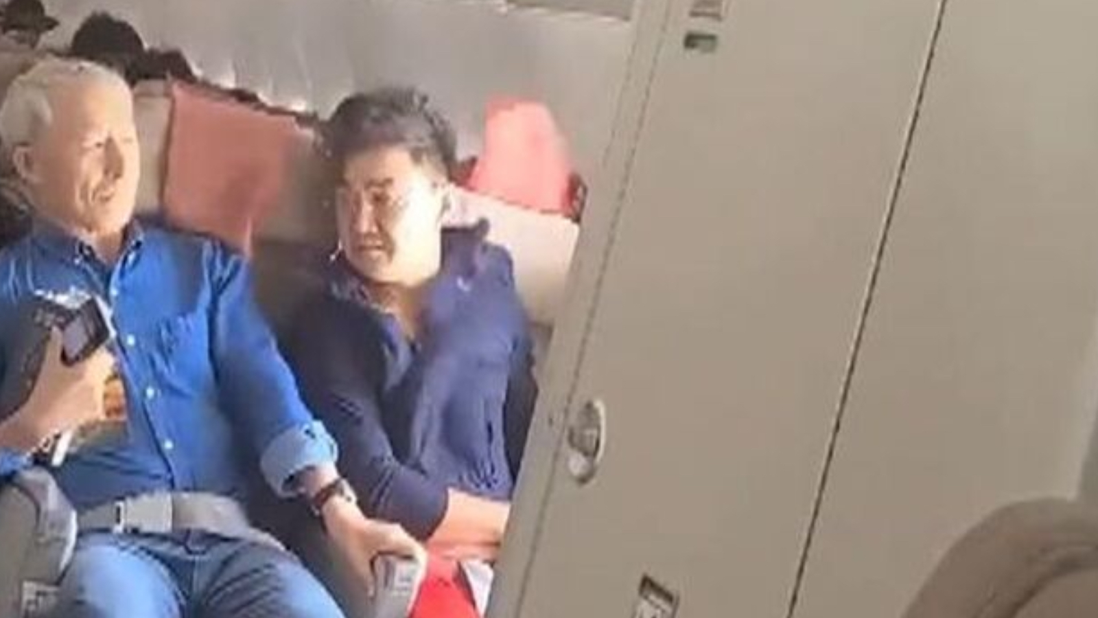 Asiana Airlines uçağının kapısını havada açan yolcu Güney Kore’de