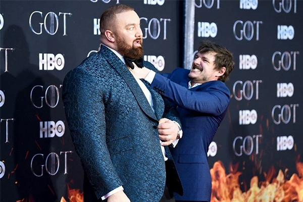 2011 ile 2019 arasında sekiz sezon yayınlanan ve tüm dünyada bir fenomene dönüşen "Game of Thrones" dizisinde Oberyn Martell karakterine hayat veren Pascal, dizideki meşhur ölüm sahnesinin pek çok hayranı tarafından fotoğraf çektirirken yeniden canlandırılması isteğiyle karşılaştığını anlattı.
