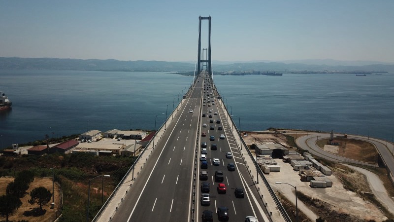 Osmangazi Köprüsü'ndeki bayram tatili yoğunluğu böyle görüntülendi