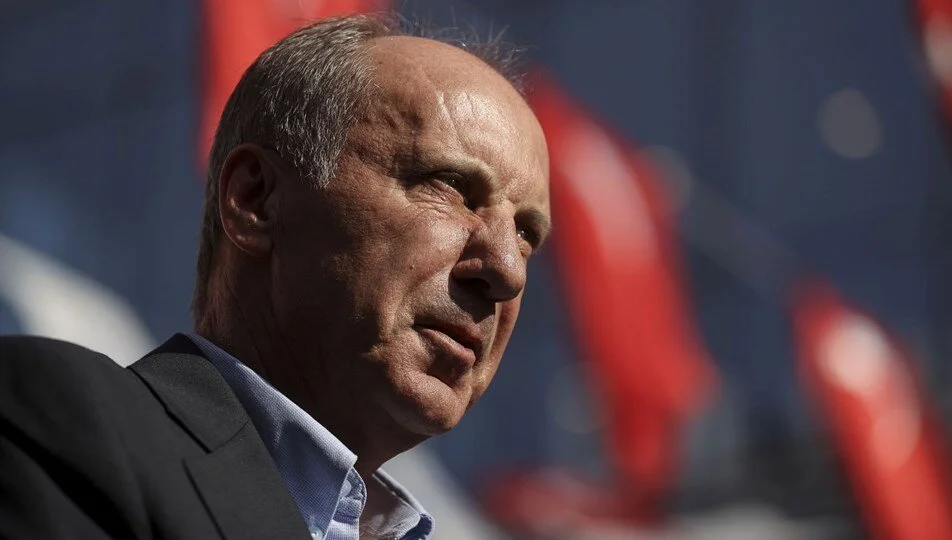 “Muharrem İnce’ye düzenlenen kaset komplosunun arkasında kim var?” sorusuna ankete katılanlar ilk sırada FETÖ yanıtını vermiş. İkinci sırada ise CHP geliyor. “FETÖ” diyenlerin oranı yüzde 27 olurken, CHP’yi işaret edenlerin oranı yüzde 22.2 çıkıyor. Doğrudan Kılıçdaroğlu’nu sorumlu tutanlar ise yüzde 17.8’le üçüncü sırada geliyor.