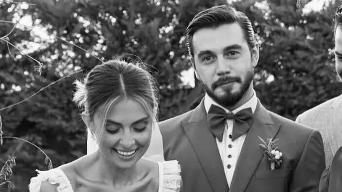 "Güneşi Beklerken", "Sen Çal Kapımı", "Mehmetçik Kûtulamâre" gibi yapımlarda rol alan İsmail Ege Şaşmaz, 2021'de Hande Ünal ile nikah masasına oturmuştu.
