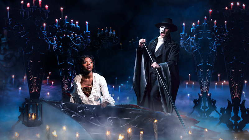 "Phantom of the Opera" (Operadaki Hayalet) ise yılın en büyük Broadway gösterisi oldu.