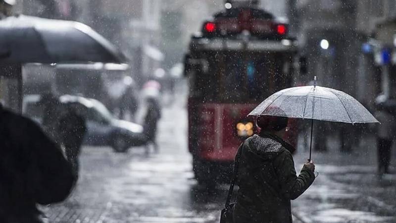 İstanbul için sağanak yağış uyarısı; vatandaşlara "tedbirli olun" çağrısı