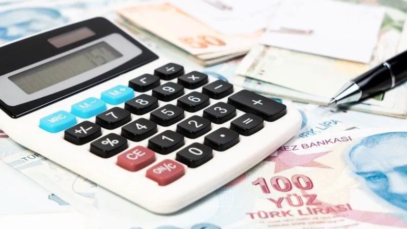 En düşük emekli aylığı 7.500 liraya yükseldiğinde yüzde 75 oranında dul ve yetim aylığı alanlar 5 bin 625 lira, yüzde 50 oranında hissesi olan 3 bin 750 lira maaş farkı dâhil yeni ödeme alacak.