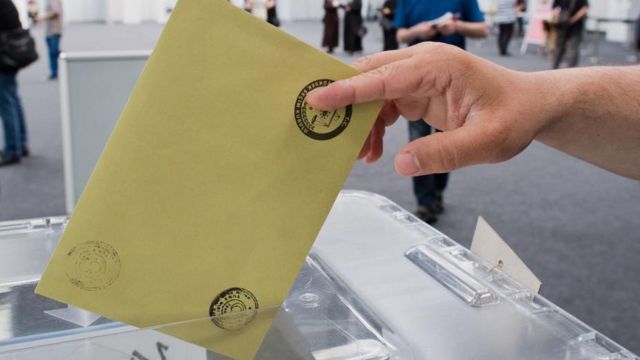 İzmir'de oy oranlarını koruyan belediye başkanları şöyle: