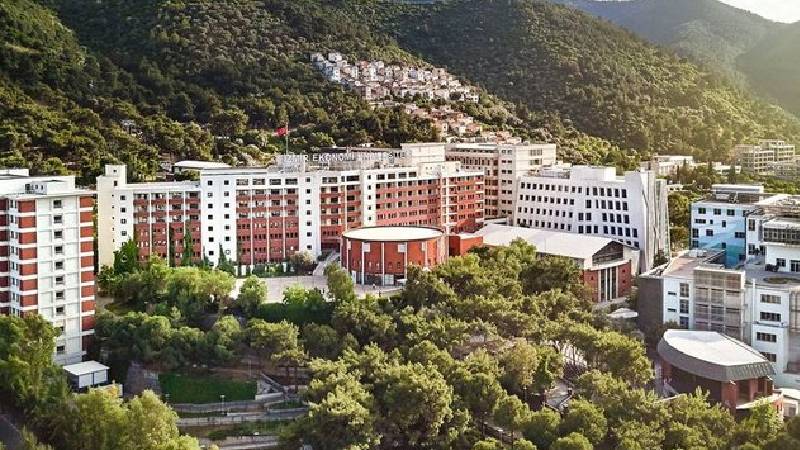 İzmir Ekonomi Üniversitesi: 110 bin TL-260 bin TL