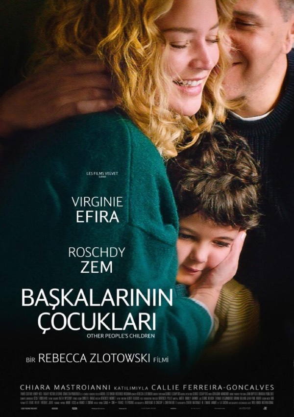 Başkalarının Çocukları: Başkalarının Çocukları, sevgilisinin çocuğunu kendi çocuğu gibi sevmeye başlayan bir kadının yaşadıklarını konu ediyor. Kendini işine adamış okul öğretmeni Rachel, Ali’ye aşık olunca, Ali’nin kızı Leila ile yakınlaşması da çok uzun sürmez. Rachel ve Ali'nin gece geç saatlerde buluşmalarının şehvetli sersemliği, aile pikniklerinin ve okul sonrası alışverişlerin tanıdık sıcaklığına dönüşür. Rachel, kendini bir anne gibi hissetse de Leila başka bir kadının kızıdır. Bu durum kendi çocuğuna sahip olma arzusunun güçlenmesine neden olur.