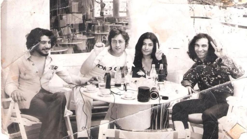 Erkin Koray, Yoko Ono Lennon, John Lennon, Arda Uskan (sağdan sola)