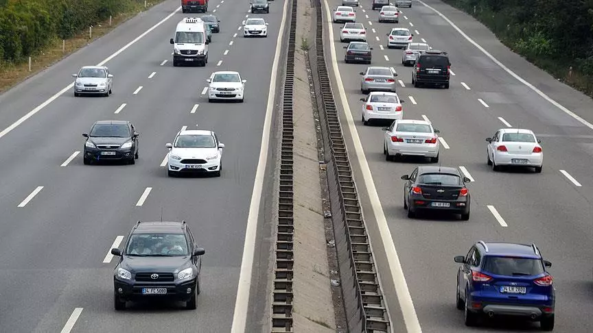 7456 Sayılı Kanunun gerekçesi: 15 Temmuz 2023 tarihli Resmi Gazetede yayınlanarak yürürlüğe giren 7456 sayılı Kanun gerekçesinde ve Kanunun başlığında -adında (6.2.2023 tarihinde meydana gelen depremlerin yol açtığı ekonomik kayıpların telafisi için ek motorlu taşıtlar vergisi ihdası..hakkında kanun) açıkça, deprem nedeniyle oluşan kaynak ihtiyacı için bu Kanunun çıkarılmakta olduğu vurgulanmıştır. Dolayısıyla,daha önce Anayasa Mahkemesinin iptal gerekçesini açıklarken, böyle bir gerekçe de olmadığı için iptal ediyorum dediği husus bu Kanunda sağlanmıştır.