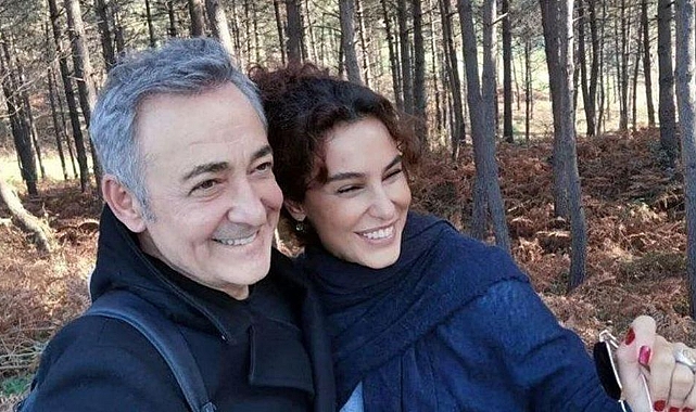 "Ne aşk adamıymışım be!.. Gülsem mi ağlasam mı kestiremiyorum. Yine hiç tanımadığım bir kadın, yine yalan dolan her yerde Haber!  Neden arayıp sormuyorsunuz kardeşim? Sonra da niye açıklama ihtiyacı duyuyorsun diyorlar!  Nedir bu? Nasıl bir iş ahlakı? Arasanıza, sorsanıza?…"