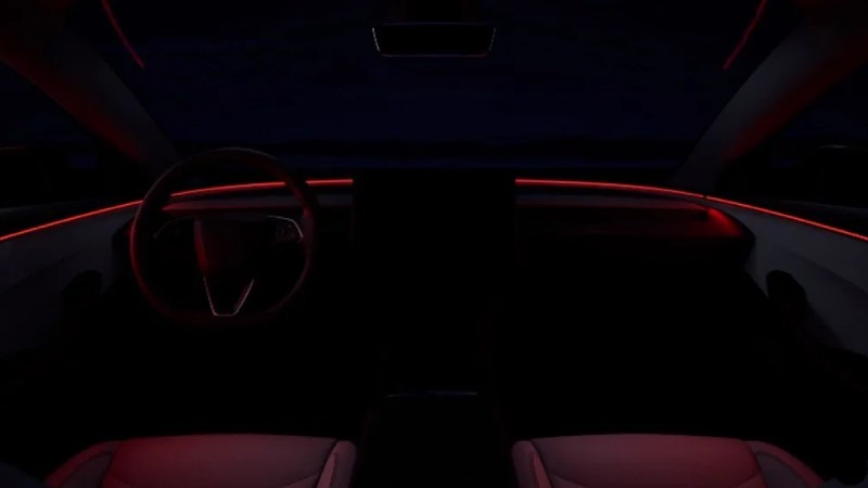 Aracın standart versiyonu 0’dan 100’e 6.1 saniyede ulaşırken, iki elektrik motorlu versiyonu 4.4 saniyede ulaşıyor.