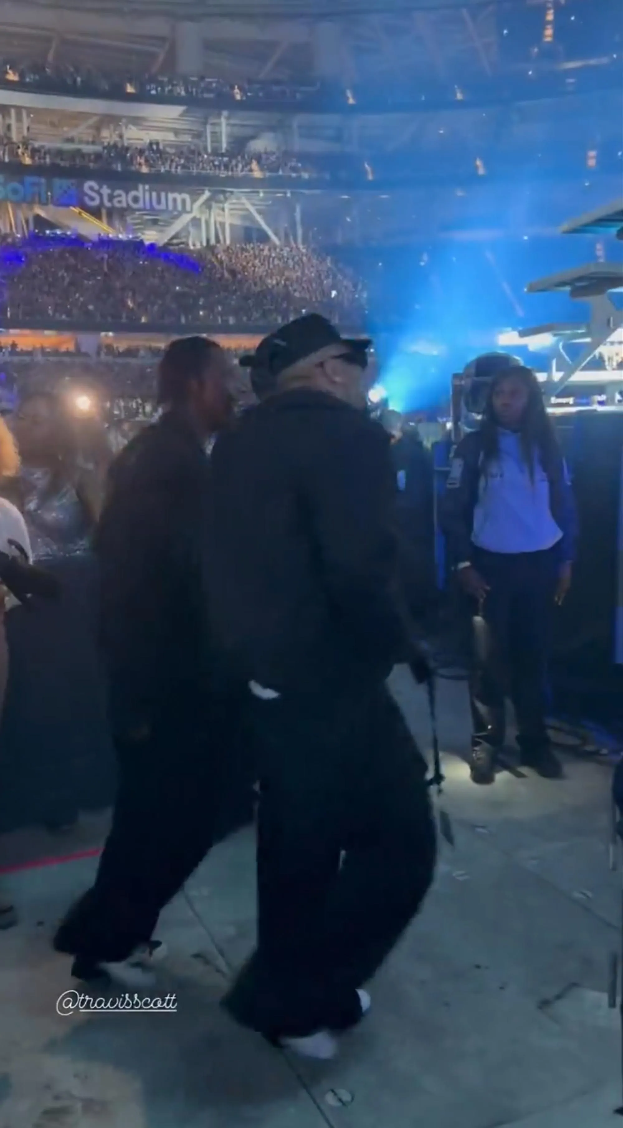 Ünlü isimlerin akın ettiği konserde, Jenner'ın eski sevgilisi ve iki çocuğunun babası Travis Scott da vardı.