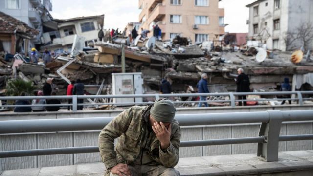 “Türkiye il sınırları kapsamında görebileceği en büyük deprem: Adana M7.1, Adıyaman M6.9, Afyon M6.9, Ağrı M7.5, Aksaray M6.5, Amasya M7.3, Ankara M6.6, Antalya M7.0(!), Ardahan M6.5, Artvin M6.5, Aydın M7.3 (Öteki iller için yarın sürecek.). Ortalama yıkıcılık eşik değeri M6,5’dur.”
