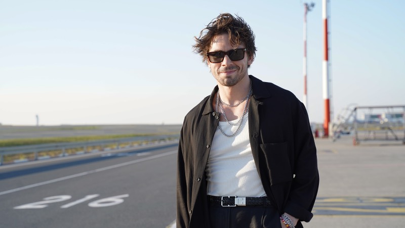 "ÇOK NET DEĞER YAPISI OLAN BİR ÇOCUK" Öte yandan geçtiğimiz haftalarda da NTV'ye konuşan Tekin, Yalı Çapkını'nda canlandırdığı Kaya karakteri için "Çok net değer yapısı, ahlaki pusulası ve rutini olan bir çocuk. Annesine çok düşkün, çok şevkat dolu ve incelikli bir çocuk. Ancak dış katmanı ismi gibi, soğuk ve sert görünüyor" demişti.