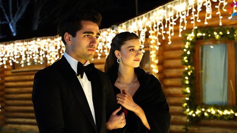 YALI ÇAPKINI 15 EYLÜL'DE BAŞLIYOR: 15 Eylül Cuma akşamı 37. bölümüyle ekranlara dönmeye hazırlanan "Yalı Çapkını" yeni bölüm tanıtımına; iyileşen Ferit'in dedesine rağmen Seyran ile yeniden evlenmesi ve Halis Ağa'nın kızı Nükhet (Binnur Kaya) ile torunu Kaya'nın (Taro Emir Tekin) yalıya gelmesi damga vurdu.