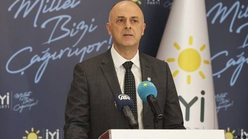 İYİ Parti'nin İzmir adayı Ümit Özlale, Genel Başkan Yardımcılığı görevinden  ayrıldı