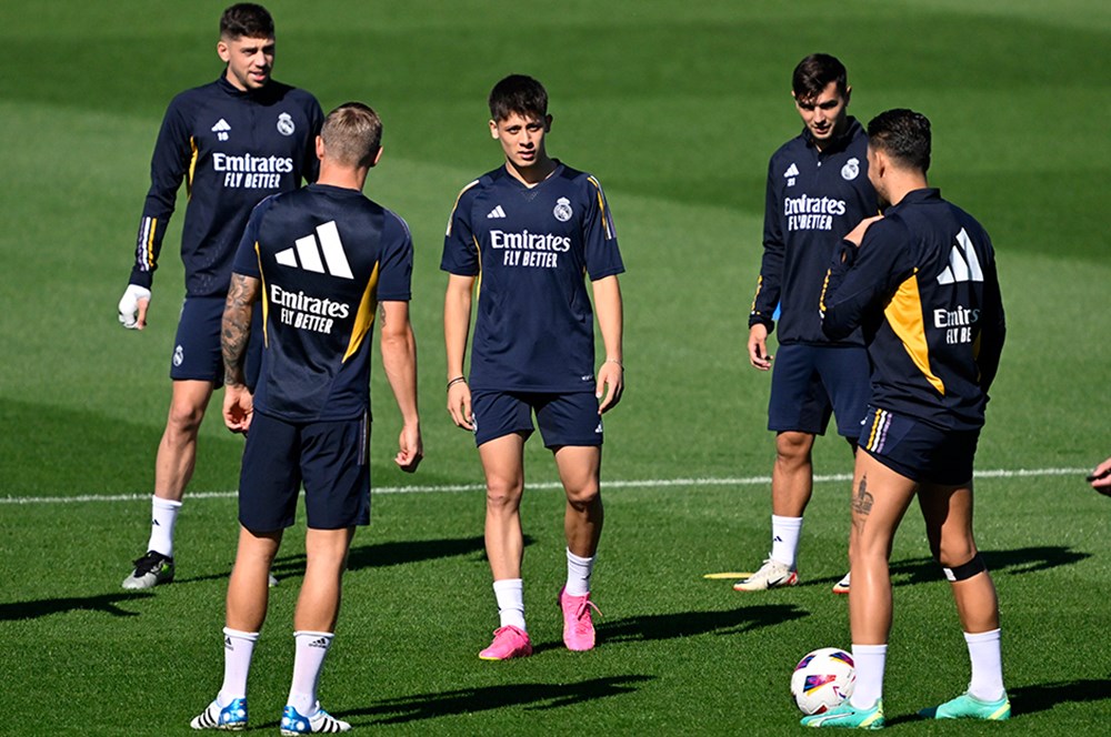 Diğer yandan Real Madrid'de orta sahadaki yıldız futbolcuların rekabetiyle ilgili bir soruya ise İtalyan teknik adam şu cevabı verdi: