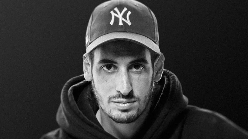 7. Elliot Tebele: Kazanç: 30 milyon dolar Toplam takipçi: 17 milyon