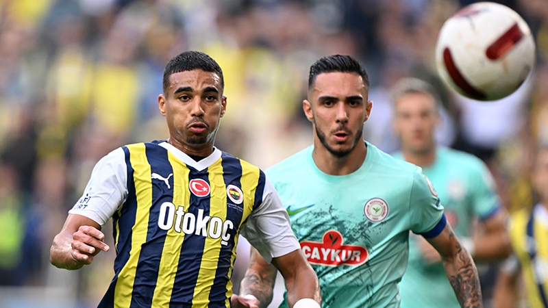 Bülent Tuncay - Karar: Fenerbahçe bu sezon çok farklı. Belki de son çeyrek yüzyılın en diri ve iştahlı ekibi. Sürekli golü düşünen, temposunu kaybetmeyen bir oyun anlayışı, bunu sahada uygulayacak yetenekli oyuncuları var. Bekleri Samuel ve Ferdi sürekli hücumdalar. Savunma göbeği iki kuleden oluşuyor, önlerindeki İsmail ile rakibin merkez ataklarına set çekiyor. İrfan Can, Fred, Szymanski sürekli golü düşünüyor.
