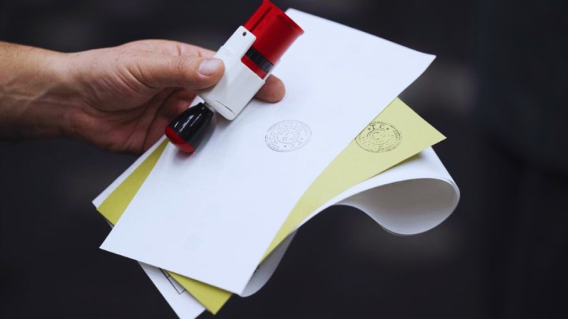 Katılımcıların "Bu Pazar Adana Büyükşehir Belediye Başkanlığı seçimi olsa için oyunuzu hangi partiye verirsiniz?" sorusuna verdiği yanıt ise şöyle oldu: 