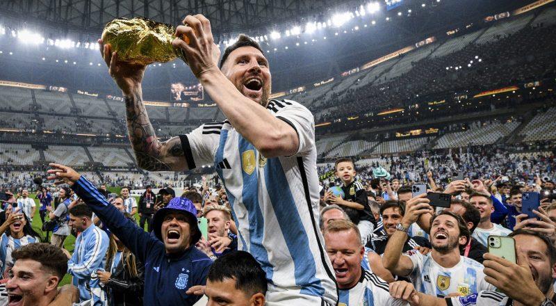 Lionel Messi, sosyal medyadan kazandığı gelirle sadece MLS değil, Amerika'daki tüm branşlardaki sporculardan daha çok kazanıyor. Arjantinli golcü, Amerika'da oldukça popüler olan beyzbol, Amerikan Futbolu ve basketbolun yıldızlarını kazandığı gelirle geride bırakmayı başardı.