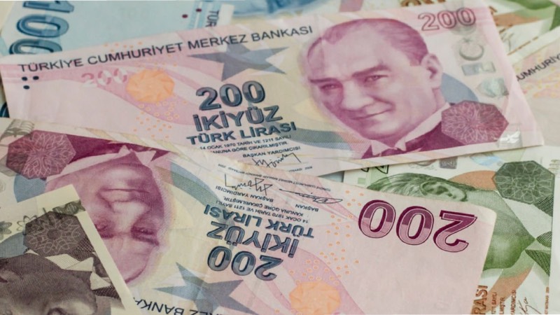 Emekli ikramiyesi 2018 yılından beri verilmeye devam ederken bu ay 3 kez verilmesi planlandı. Türkiye Cumhuriyeti'nin 100'cü yılı dolasıyla emeklilere ikramiye verilmesi kararlaştırıldı. Emeklilere verilecek olan ikramiyenin tutarı halen bilinmezken kimlerin alacağı belli oldu.