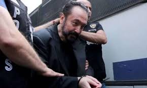 ■ Kadın üyeler, saatlerce süren dayak seanslarında bitmek bilmeyen tokat ve tekmelere maruz kalmaktadır.  ■ Bacılar grubu üyeleri istenileni yapmadığında, karşı çıktığında kafalarından aşağıya sıcak yemek dökülmektedir.