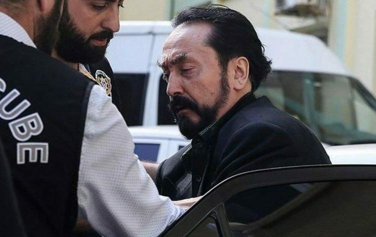 ■ Erkek örgüt üyelerinden hata yapanlar, günler hatta aylarca temizlik hizmetlerinde görevlendirilmektedir.  ■ Yine erkek üyeler, ellerinden tüm maddi imkanları alınarak Kazakistan gibi zor şartların olduğu ülkelere sürülmektedir.