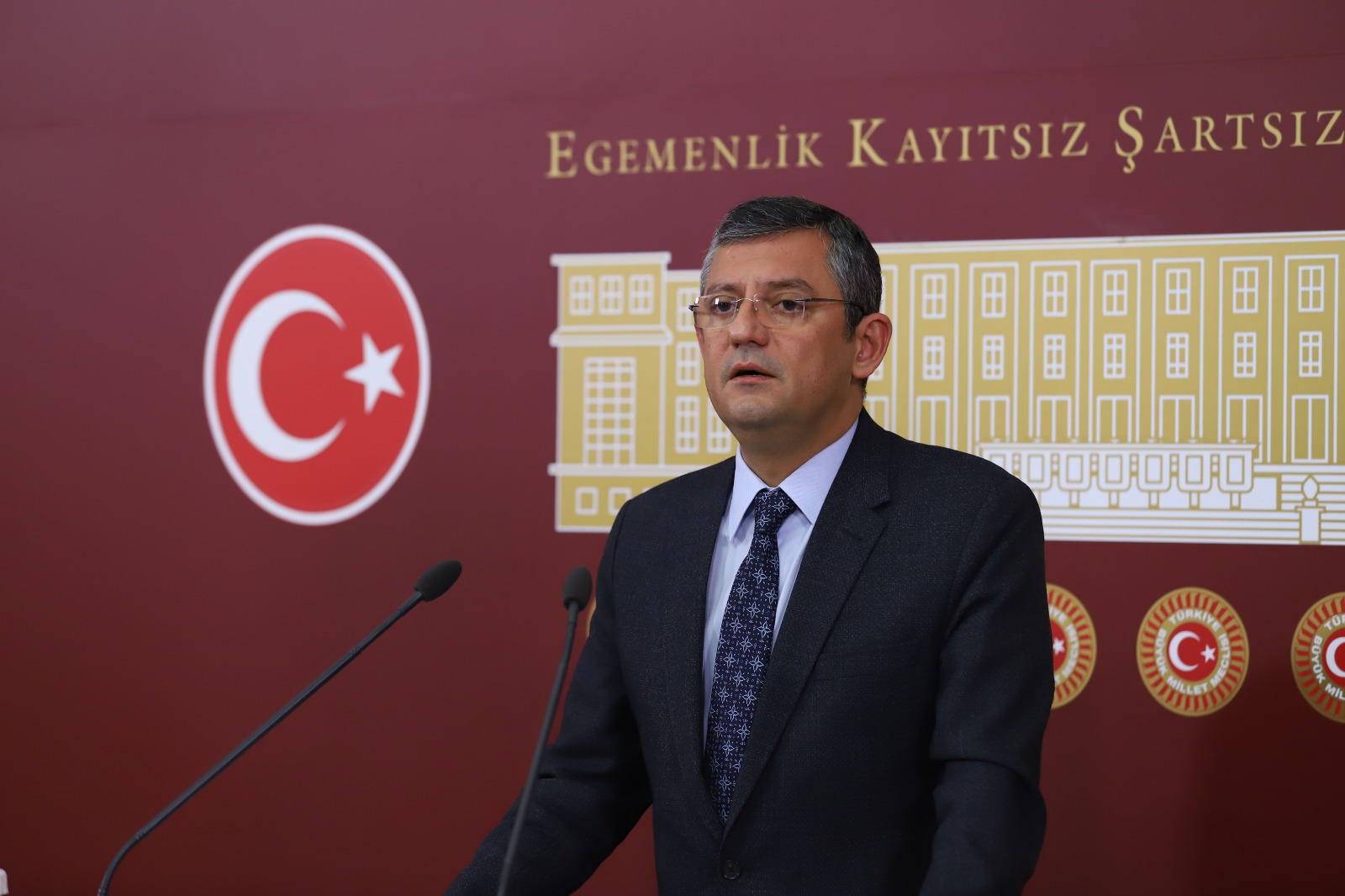 İmamoğlu'nu yüzde 39.1'le CHP Genel Başkan adayı Özgür Özel takip ediyor.