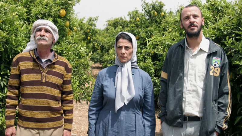 Limon Ağacı (Etz Limon, 2008):   EranRiklis/ Orta yaşlı bir dul olan Selma, Filistin’in Batı Şeria bölgesinde yaşamaktadır. Ailesi nesillerdir bir limon bahçesine sahiptir ve bu bahçe onun için büyük manevi değer taşımaktadır. Ancak İsrail Savunma Bakanı komşu eve taşındığında, güvenlik güçleri Salma’nın limon ağaçlarını potansiyel bir tehdit olarak algılar ve güvenliğini sağlamak için kaldırılmasını talep eder.