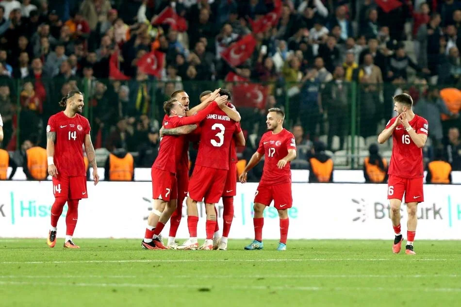 Euro 2024 Elemeleri D Grubu 7. maçında A Milli Takım, Letonya'yı 4-0 mağlup ederek EURO 2024'e katılmaya hak kazandı.Spor yazarları karşılaşmayı değerlendirdi.   Yazarların değerlendirmesi şu şekilde:  