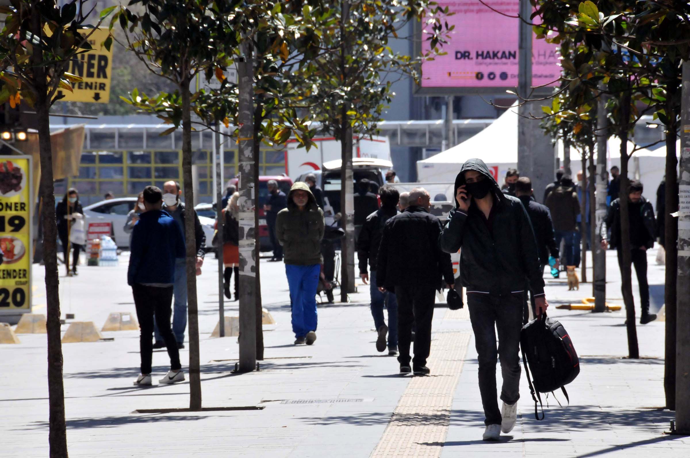 Araştırmanın sonucu ise dikkat çekici. Sonuçlara göre; ankete katılan vatandaşların neredeyse yüzde 28'i siyasi konular düşündüğünde kendisini çaresiz hissediyor