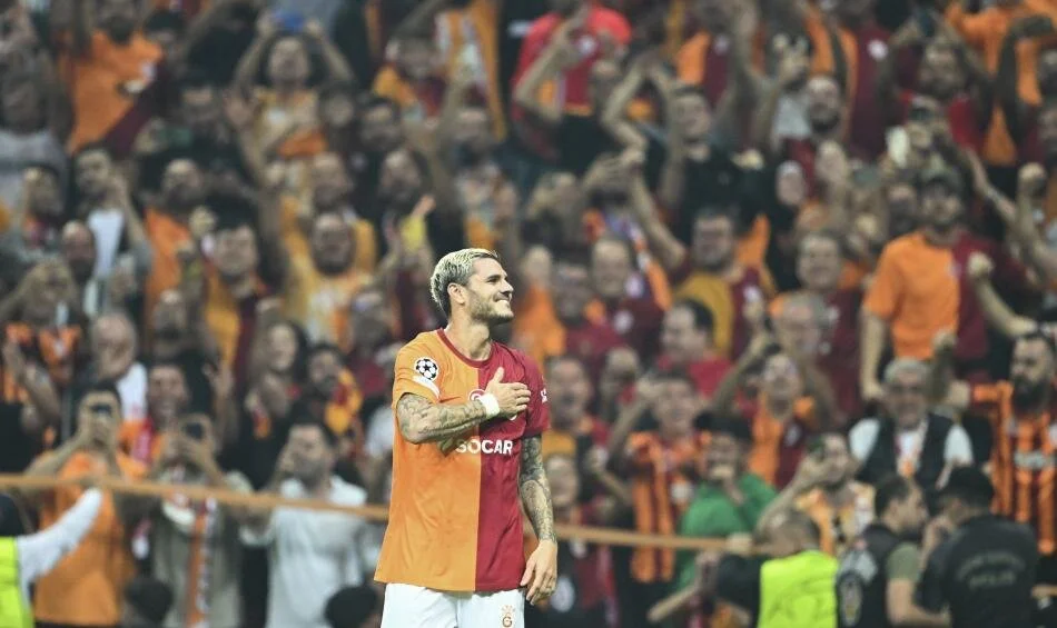 SERKAN KORKMAZ: ""Buldun mu atacaksın", "atamayana atarlar", "yenildik ama ezilmedik"… Ne derseniz deyin. Maç bitti fakat gruptan çıkma mücadelesi sürüyor. Sonuçtan hoşnut değiliz elbette ama unutmayalım; Bayern Münih'e yenildik. Ortaya koyduğumuz oyunla gruptaki ikincilik koltuğunun en güçlü adayı olduğunu gösterdiğimizi düşünerek avunabiliriz. Bu kadar iyi oynayıp da kaybetmemizin gerekçesini uzakta aramamak lazım. Adamlar maçlarda kötü oynadığında bile ayakta kalıyor ve 90 dakika koşunca bunu yapamayan her rakip karşısında bir şansları muhakkak oluyor. Adamlar malesef bizimkiler gibi yorulmuyor." [Fotomaç]