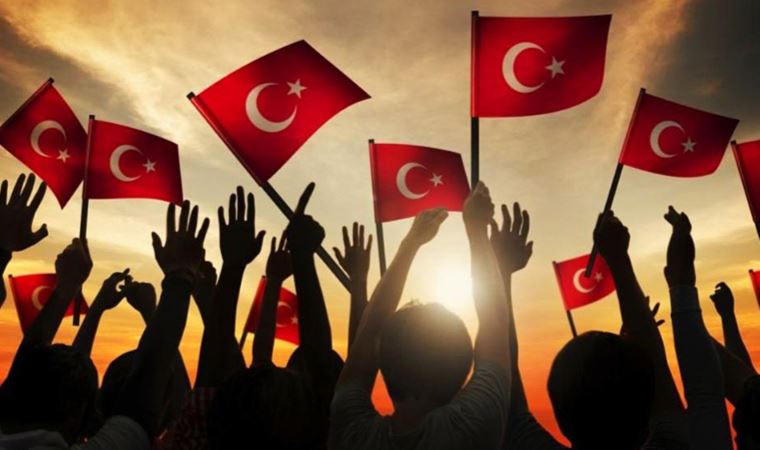 Yeni Şafak yazarı Hayrettin Karaman: Bizim, her alanda kalkınmamız, güçlenmemiz, kazanabilmemiz için Batılı olmaya değil, biz olmaya ihtiyacımız vardır. “Biz olmak”, kimliğimizi bulmak, kimlik bunalımını aşmaktır. Kimliğimiz bellidir; biz Müslümanız, İslâm ümmetiyiz. Tarihi zaruretlerle ayrı ulus devletler oluşturmuş bulunsak da yeniden ümmet câmiasını -şu veya bu şekilde- kurabiliriz. Yapılacak şey, yanlış yoldan dönmek, yeniden Müslüman olmak, Müslümanca davranmak ve yaşamaktır. Bunun için gerekli eğitim programını ve seferberliğini yapmaktır.