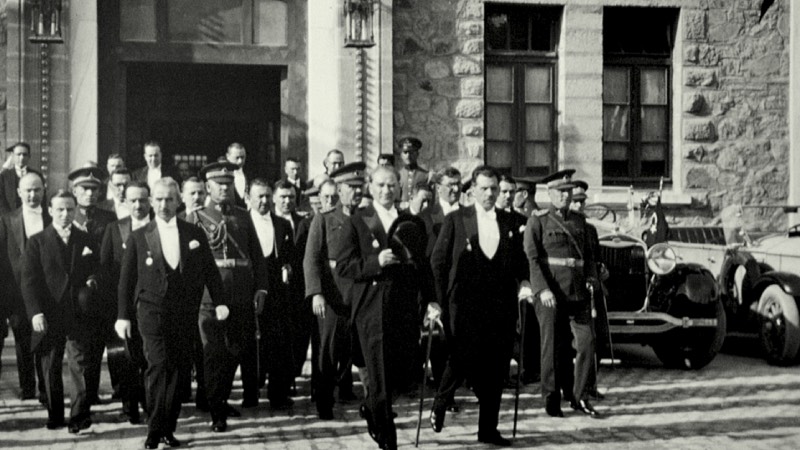 29 Ekim 1930'da Mustafa Kemal Atatürk, Ankara'da 29 Ekim Cumhuriyet Bayramı Kutlamalarında.