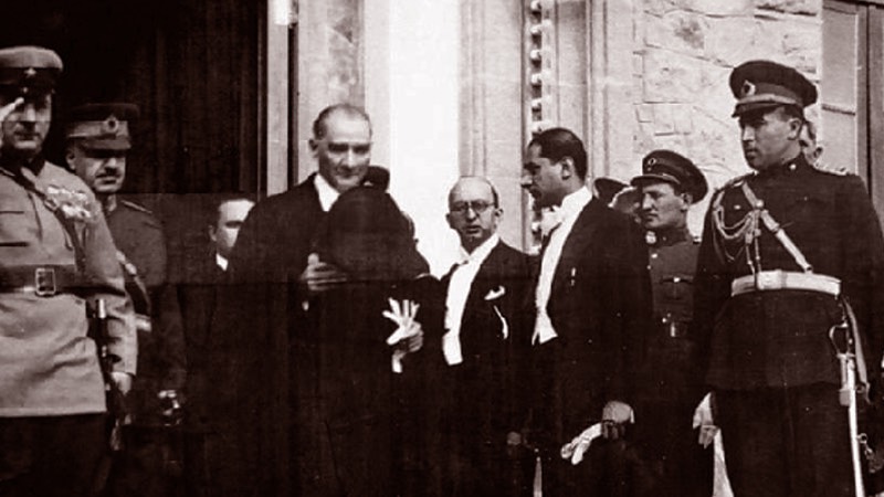 Türkiye Cumhuriyeti'nin ilk Cumhurbaşkanı Mustafa Kemal Atatürk.