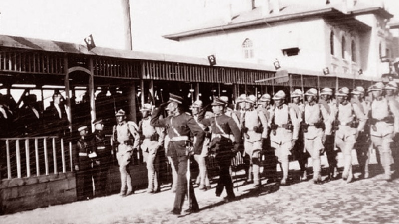 29 Ekim 1933'de Mustafa Kemal Atatürk, 29 Ekim Cumhuriyet Bayramı Kutlamalarında.