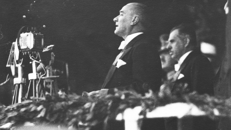 Cumhurbaşkanı Atatürk, 29 Ekim 1933'te Cumhuriyet'in 10. yıl dönümü kutlamalarında.