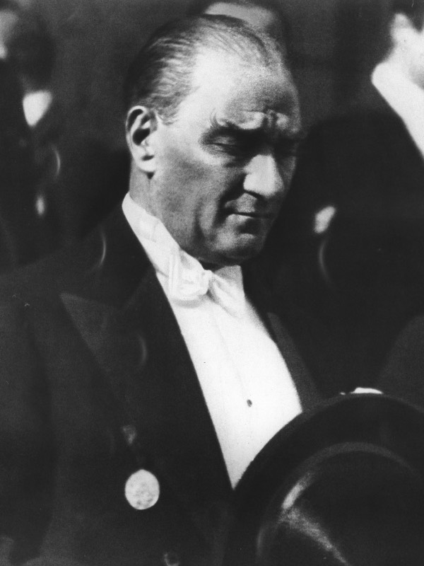 Cumhurbaşkanı Atatürk, 29 Ekim 1930'da Cumhuriyet Bayramı kutlamalarında.