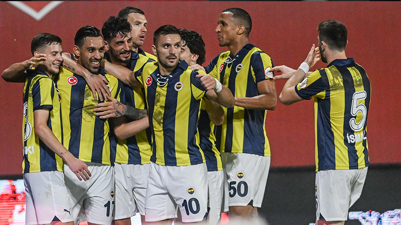 Serdar Ali Çelikler - Habertürk: İsmail Kartal kompleks yapmayacak yabancı fizik antrenörü takviyesini düşünecek. Yönetim de şimdiden devre arasında kimleri alacağını planlayacak. Yönetim de 'iyi niyetli' denilen Büyükekşi'ye gereğini yapacak. Herkes işini iyi yapacak ki işler doğru gitmeye devam etsin.