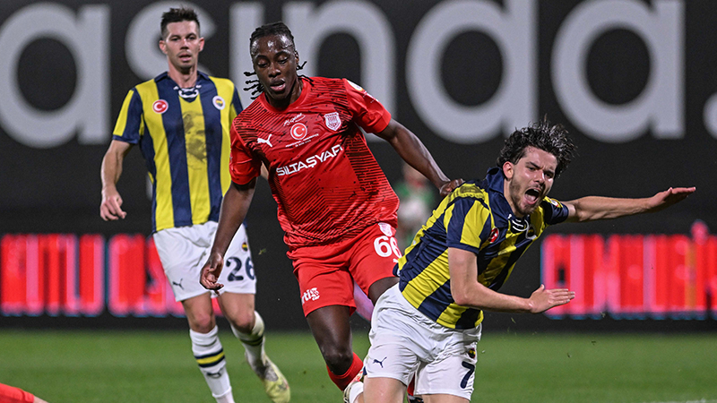 Halil Özer - Milliyet: Fenerbahçe çok rahat bir galibiyet aldı. Ve şu dikkati çekti ki; Fenerbahçe sadece gücüyle değil, beyniyle yani yüksek IQ’su ile oynuyor. Örnek olarak Fenerbahçe’nin 5. golü... Savunmadan kapılan topu Ferdi öyle çabuk asist olarak kullandı ki rakibin önlem alma şansı sıfırdı. Ve bu tip golü çok attılar.