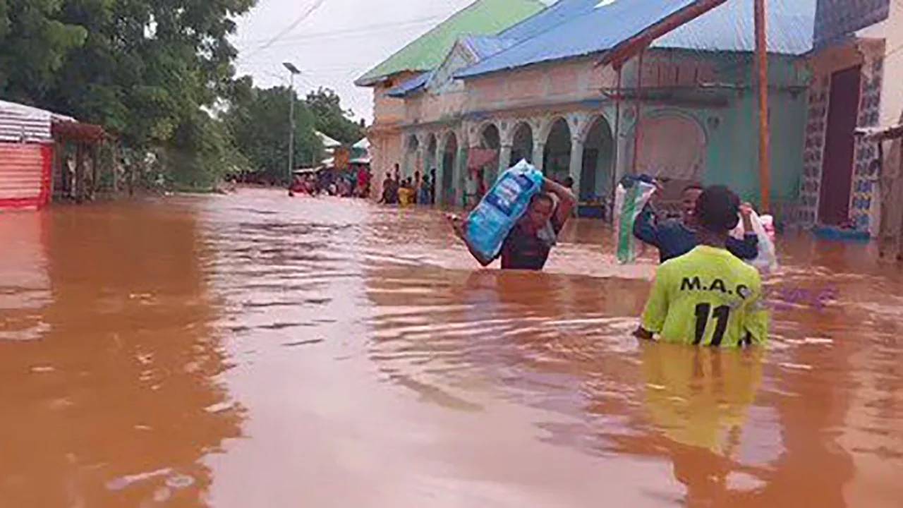 Torrential Rainstorms in Somalia Leave Thousands Trapped in Floodwaters