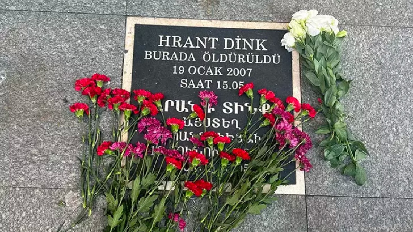 Hrant Dink için Sebat Apartmanı önünde toplanıldı: Faşizme inat, kardeşimsin Hrant