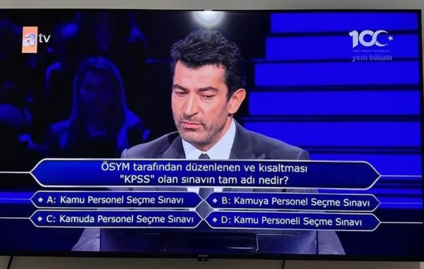 İkinci baraj sorusuna kadar ulaşan yarışmacı, 200 bin TL'lik soruyu görmeye hak kazandı. Yarışmacıya, "Hangi oyuncunun hangi oyuncuya, yüzüne peş peşe tokat atarken gösterildiği bir sinema filmi sahnesi hiç olmamıştır?" sorusu soruldu. Şıklarda A) Metin Akpınar'ın Zeki Alasya'ya B) Halit Akçatepe'nin Kemal Sunal'a C) Çetin Tekindor'un Cem Yılmaz'a D) Şener Şen'in Kemal İmirzalıoğlu'na seçenekleri yer aldı.