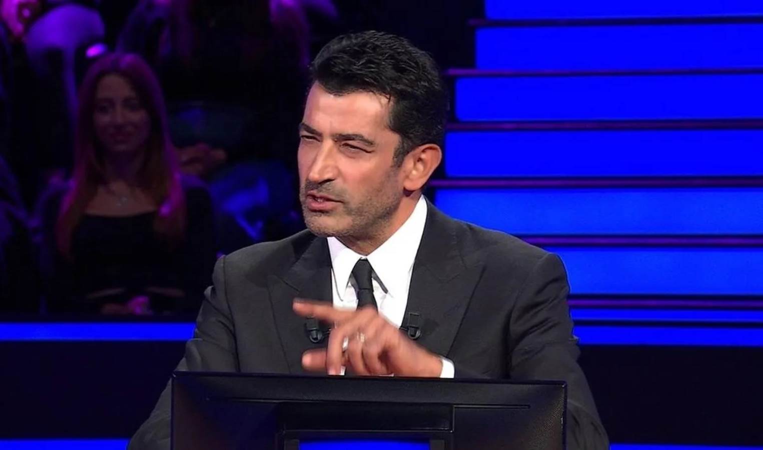 Birçok sosyal medya kullanıcısı soru için "Sanki biliyormuşum ama bilmiyormuşum da", "Çok kolay sorular çıkıyor derken gelen soru", "Şimdi biz hangi sınava giriyoruz?", "Doğru bildiğim yanlış çıktı" gibi yorumlarda bulundu.